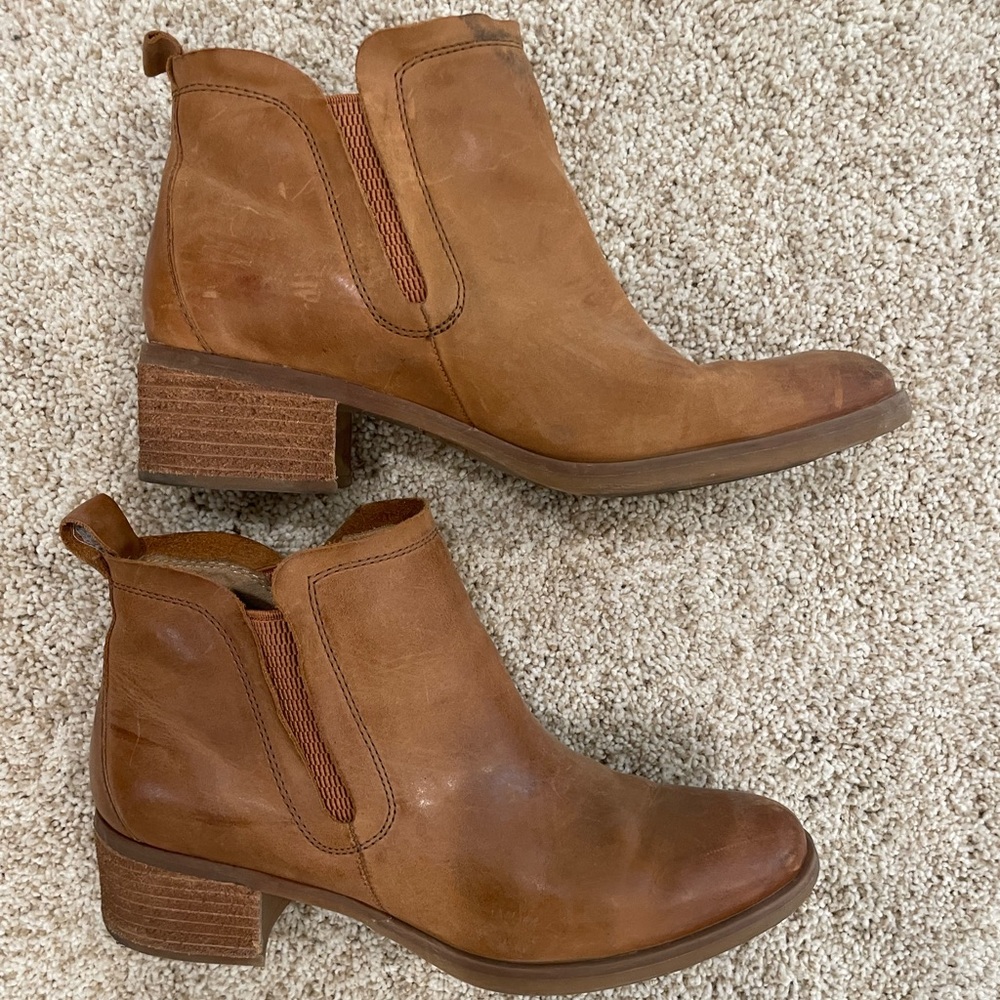 Korks size 9 leather bootie